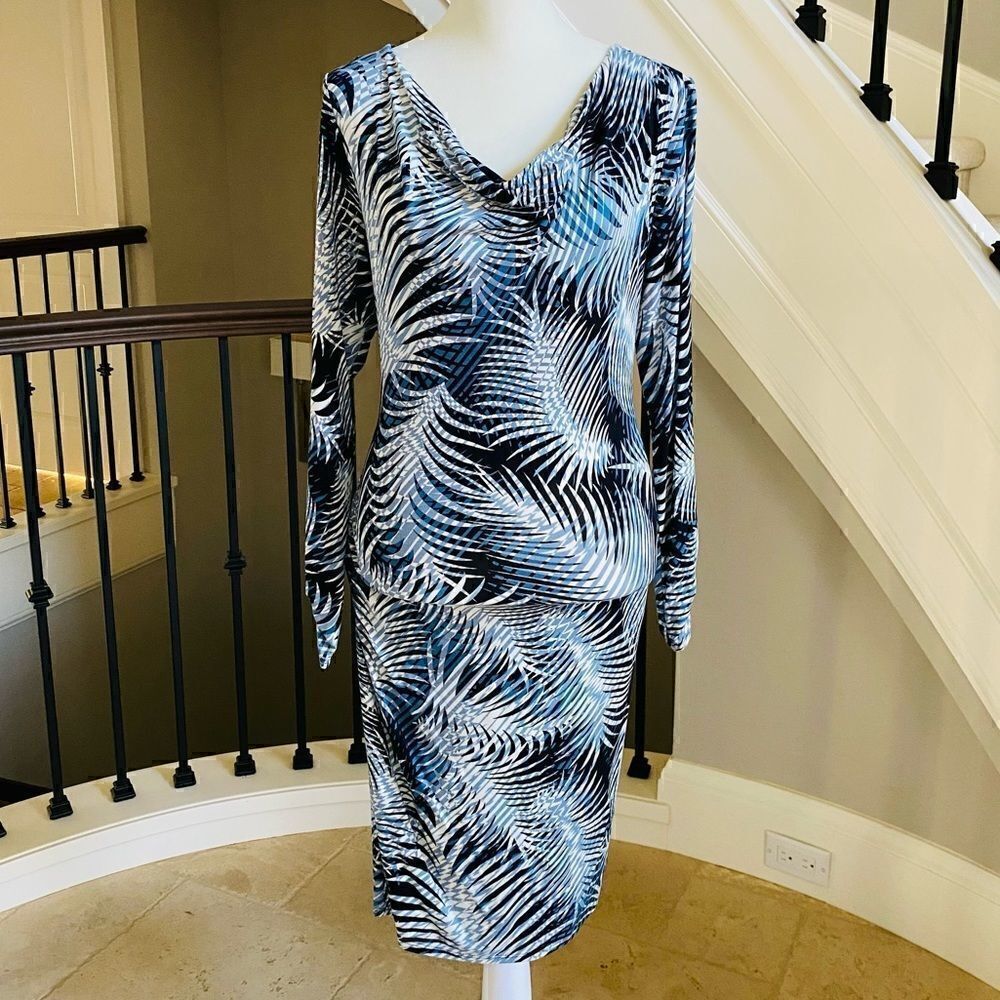 Lily Blue Palm Print 3/4 Length Dress — image 4 of 8